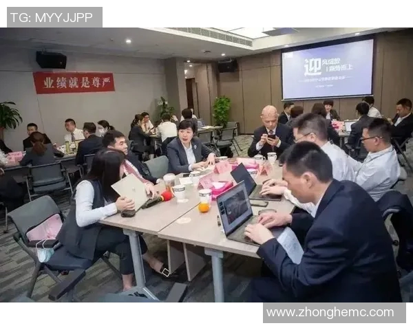 广州足球队与武汉足球队赛后复盘团队协作分析与战术探讨 广州足球队与武汉足球队赛后复盘团队协作分析与战术探讨