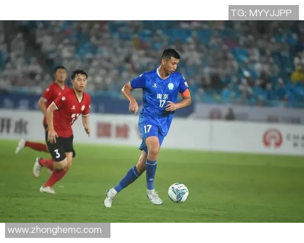 武汉足球队与南京足球队赛后分析球员个人能力表现与影响